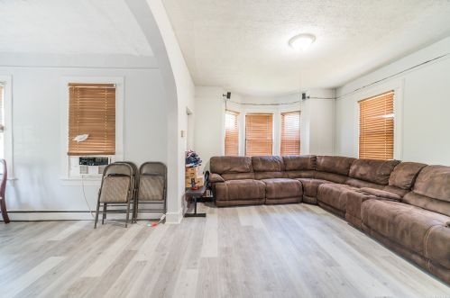 4028 Barnes Ave, Bronx NY 10466-4310 exterior