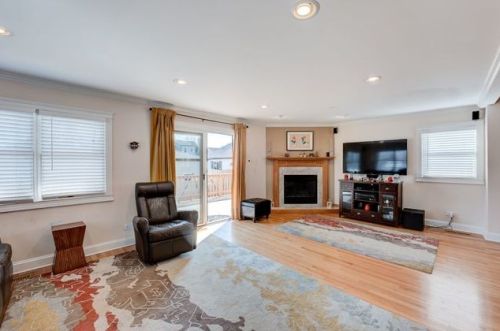 7765 Thorndale Ave, Chicago IL 60631-2351 exterior