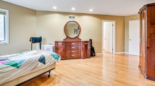 4 Fairhill Rd, Edison NJ 08817-2962 exterior