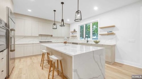 22 Lois Ave, Demarest NJ  07627-2220 exterior