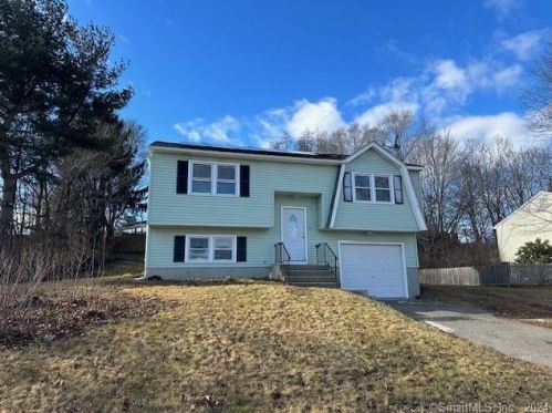 49 Nutmeg Dr, Torrington CT 06790-4122 exterior