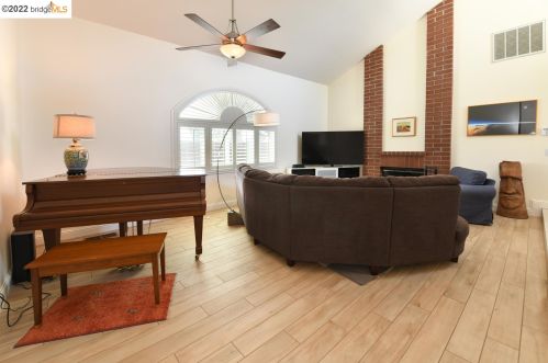 1807 Evalane Way, Concord CA 94519-2356 exterior