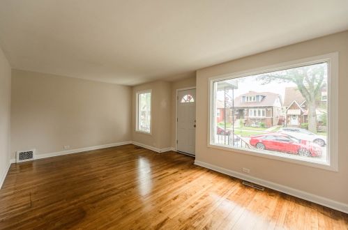 5907 Byron St, Chicago, IL 60634-2637