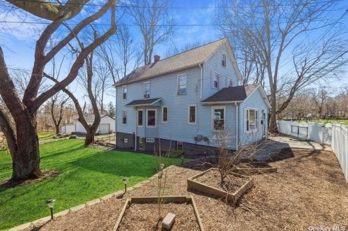 106 Winding St, Huntington Station NY 11746-1251 exterior