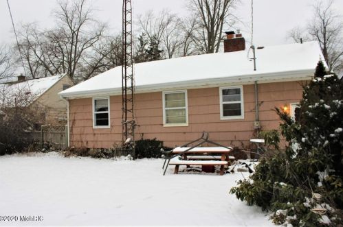 2886 Roosevelt Rd, Meskegon MI 49441-3903 exterior