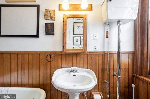 526 Girard Ave, Philadelphia PA 19130-1617 exterior