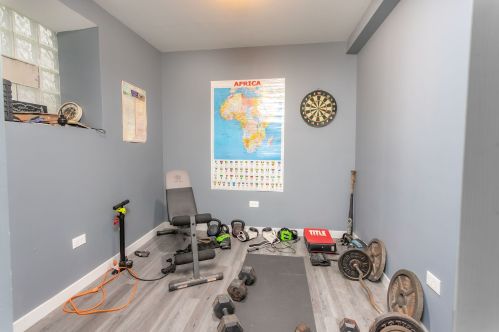 5835 Wabash Ave, Chicago IL 60637-2124 exterior