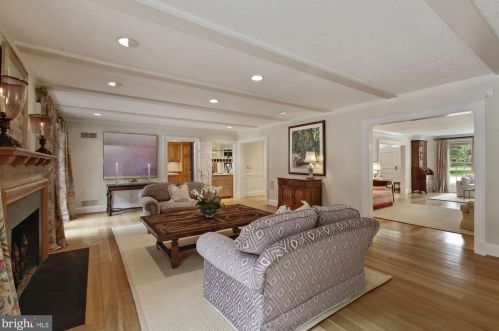 11013 Cripplegate Rd, Rockville MD 20854-1630 exterior