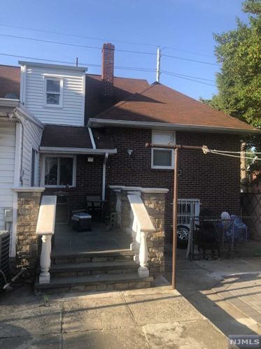 376 3rd Ave, Newark NJ  07107-1710 exterior