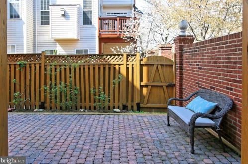 4999 Murtha St, Alexandria VA 22304-8612 exterior