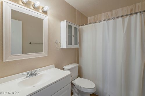 9961 Desert Aire Dr, Tucson AZ 85730-3803 exterior