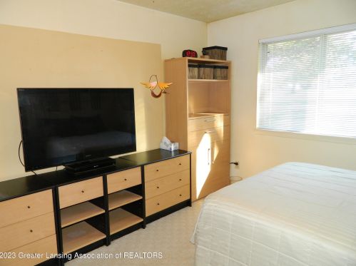 5912 Okemos Rd, Haslett MI 48840-9519 exterior