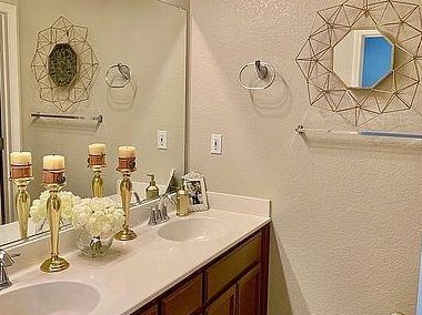 992 La Paloma St, Turlock CA 95382-0484 exterior