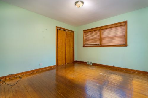 9008 Sacramento, Chicago IL 60805-1332 exterior