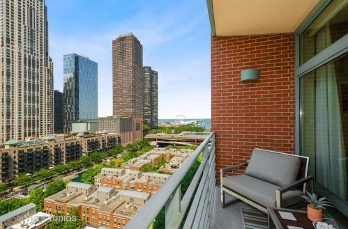 415 North Water St, Chicago IL 60611-5594 exterior