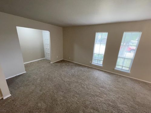 3613 Bob O Link Dr, Irving TX  75062-6827 exterior