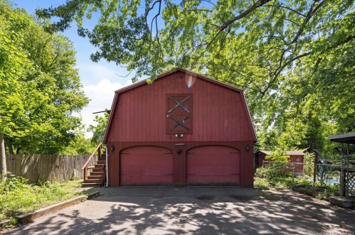 158 Center St, Windsor Locks CT 06096-2409 exterior