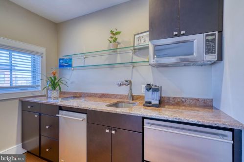 606 Christian St, Philadelphia PA 19147-2901 exterior