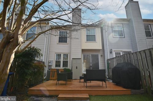5648 Ridge View Dr, Alexandria VA  22310-1467 exterior