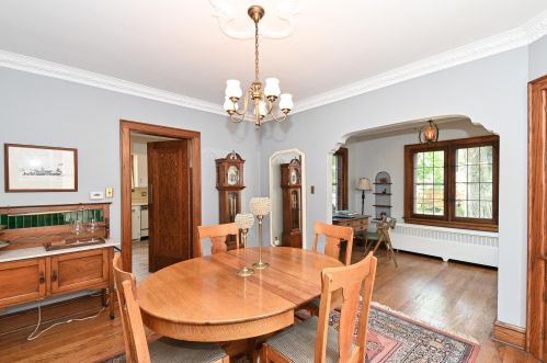 5040 Shoreland Ave, Milwaukee WI  53217-5539 exterior