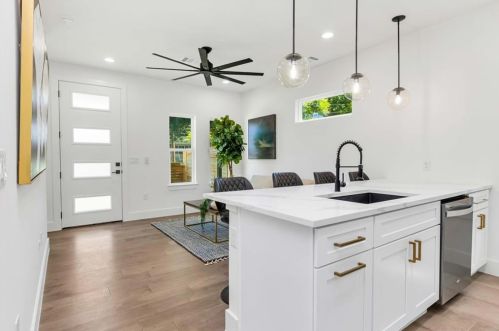 1308 13 St, Austin TX 78702-2553 exterior