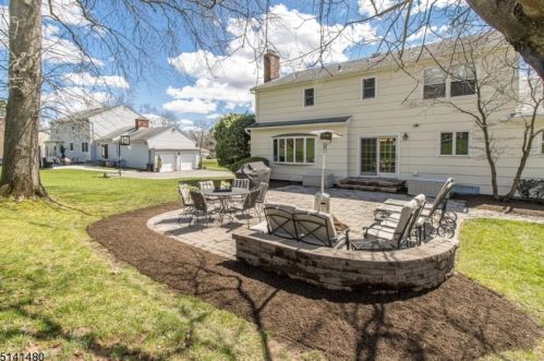 10 Greensview Dr, Scotch Plains NJ 07076-2708 exterior