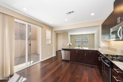 723 Forest Park Blvd, Oxnard CA 93036-5311 exterior