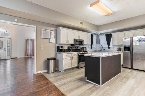 585 Shore Rd, Lithonia GA  30058-5990 exterior