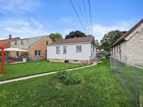 4921 24th Pl, Milwaukee WI 53209-5613 exterior