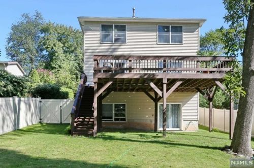 7 Lawrence Ave, Dumont NJ  07628-2708 exterior