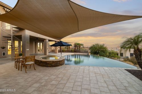 527 Briles Rd, Phoenix AZ  85085-0632 exterior