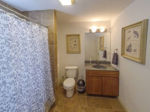 1225 Greenleaf Ave, Chicago IL 60626-2918 exterior