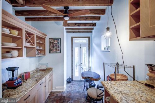 2004 Brandywine St, Philadelphia PA 19130-3204 exterior