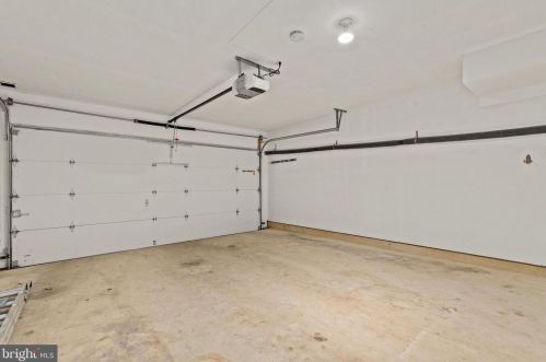 3805 Eisenhower Ave, Alexandria VA 22304-6427 exterior