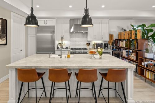 712 Ave, San Diego CA 92118-1716 exterior