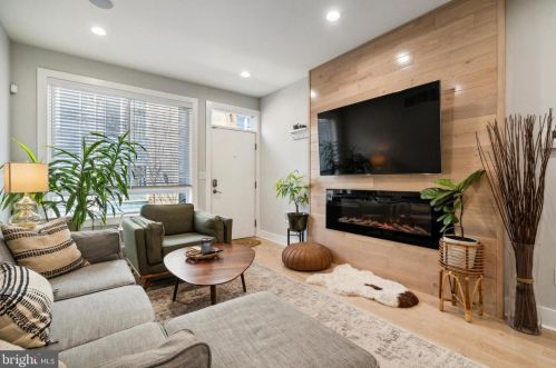 2649 Collins St, Philadelphia PA  19125-1408 exterior