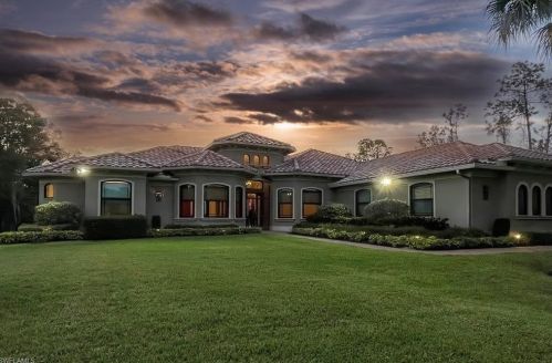 855 31st St, Naples, FL 34117-3115