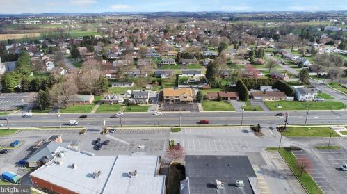 2453 Lincoln Hwy, Lancaster PA 17602-3323 exterior