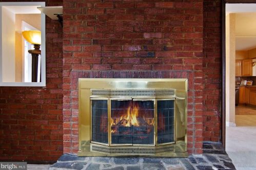 6662 Kings Hwy, Alexandria VA 22306-1506 exterior