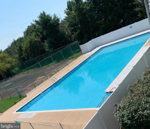 511 Ashton Ln, New Castle DE  19720-3960 exterior