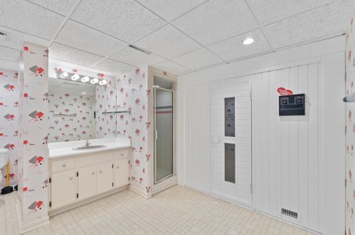 9555 Range Line Rd, Milwaukee WI 53209-2619 exterior