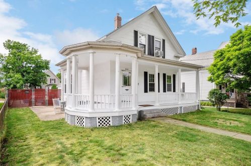 919 Park Ave, Woonsocket, RI 02895-5872