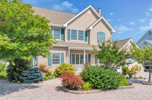 809 Spar Dr, Lacey, NJ 08731-3028