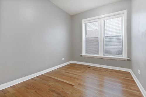 6524 Eberhart Ave, Chicago IL 60637-3206 exterior