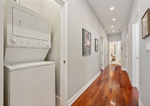 1452 Blackhawk St, Chicago IL 60610-1170 exterior