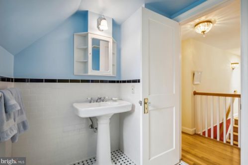 2417 Davis Ave, Alexandria VA  22302-3209 exterior