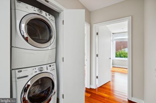 1433 Bainbridge St, Philadelphia PA 19146-2121 exterior