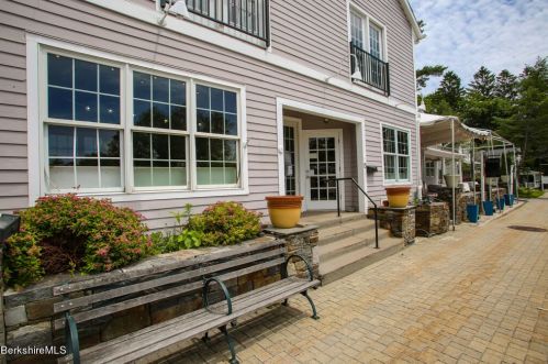 15 Franklin St, Lenox MA 01240-2304 exterior