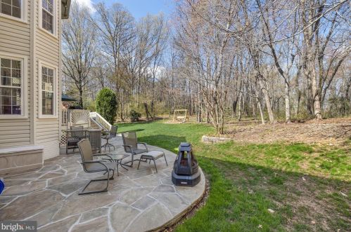 7001 Highland Mdw Ct, Alexandria VA 22315-3963 exterior