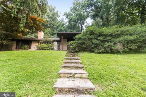 1726 Old Welsh Rd, Huntingdon Valley, PA 19006-5838